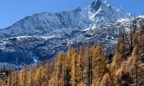 Dangling Alpine Lakes — A Trekker's Guide