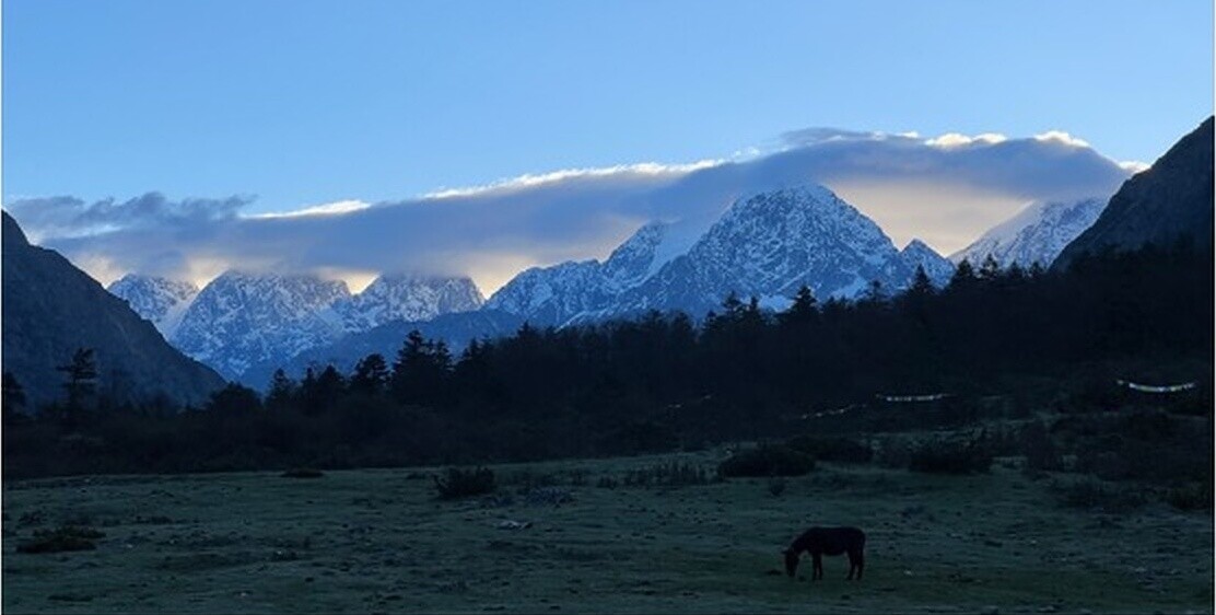 Gexi Grassland (3,400 m) — where the walking starts