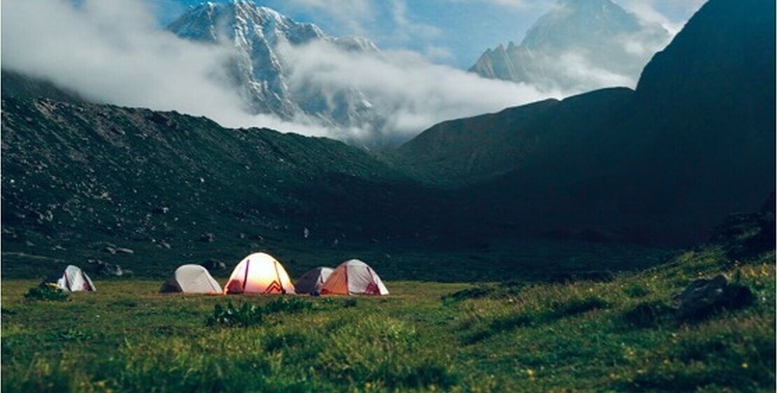 Upper Riwuqie Camp (4,350 m) — a night under two 6,000ers
