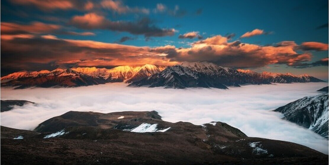 Zimei Pass (4,500 m) — cloud sea, then gold